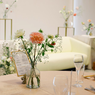 実際に披露宴会場にてテーブルに飾ったお花です。