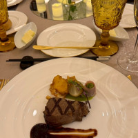 メインディッシュのステーキ