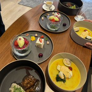 式終わりに控え室でゆっくり美味しいお料理をいただけました。|766467さんのベル ラ クールの写真(2515799)