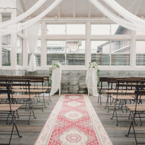 バージンロードは、クラシックなものを用意してくださました。|766516さんのpecorino wedding（ペコリーノウェディング）の写真(2515413)