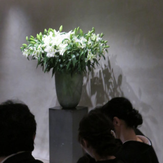 挙式会場の装花。お花の種類は季節によってかわります。