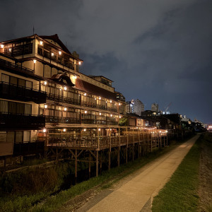 夜の外観です。|766548さんのFUNATSURU KYOTO KAMOGAWA RESORT（登録有形文化財）の写真(2515583)