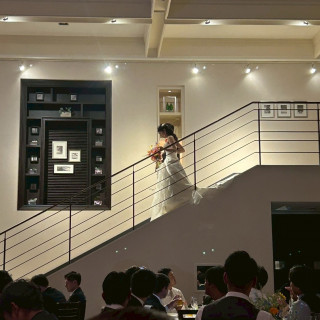 階段があり、華やかです。