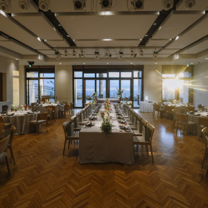 Rooftop studioの披露宴会場全体の様子|766623さんのアンダーズ 東京（Andaz Tokyo）の写真(2516298)