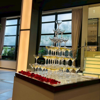 ケーキ入刀の代わりにシャンパンタワーをしました