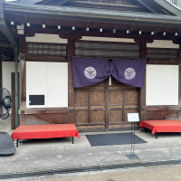 会場入り口。かかっている垂れ幕は持ち込みで好きなデザインに。