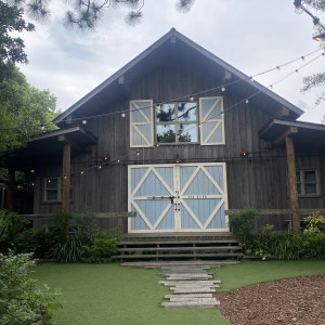 ガーデンから見た挙式会場|766746さんのBARN&FOREST148〜バーン&フォレスト148〜の写真(2516663)