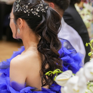 ヘアメイクをとって欲しくて、後ろからのショットを希望ました|766748さんのアーセンティア迎賓館(大阪)/テイクアンドギヴ・ニーズウェディングの写真(2516666)