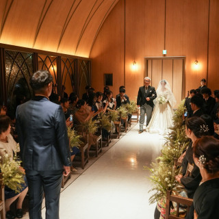 チャペルで新婦入場のシーンです