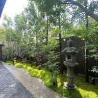 挙式会場から披露宴会場への道