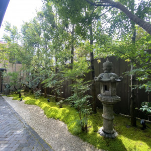 挙式会場から披露宴会場への道|766755さんの萬屋本店 - KAMAKURA HASE est1806 -の写真(2516740)