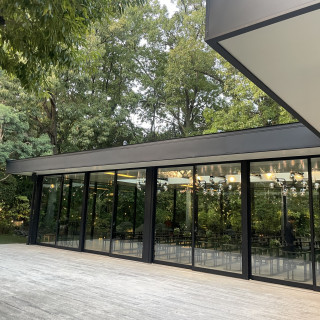 ガラス張りのチャペル、外からの様子