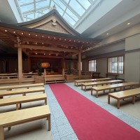 館内神殿で友人も参列可能です。