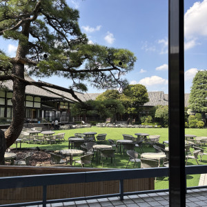 室内から見たガーデン|767064さんの明治神宮・明治記念館の写真(2517840)