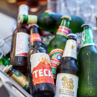 ロビーでお酒を提供しました