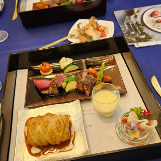 試食時の料理、タイミングがよくウェルカムパーティの料理も
