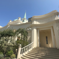 都会のど真ん中に独立チャペルがあることに驚いた。