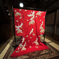 披露宴できた和装の着物
退場のところに飾ってあり間近でみるこ