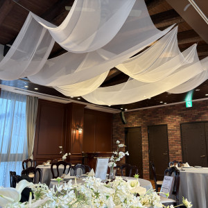 小さい方の木目調の式場
新郎新婦のテーブラからの景色|767216さんのカサ・デ・アンジェラの写真(2534109)