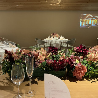 明るい印象の天井と壁の色です。