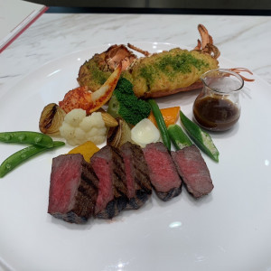 試食させていただいた和牛とエビです。|767261さんのアクアテラス迎賓館（大津）/テイクアンドギヴ・ニーズウェディングの写真(2518284)
