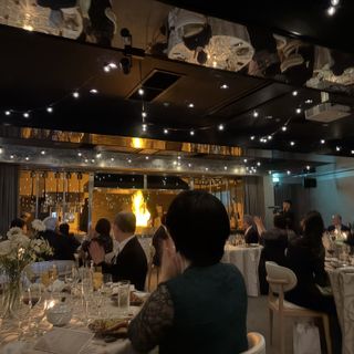オープンキッチンのフランベ演出