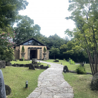 挙式会場までこの道を通って歩きます。