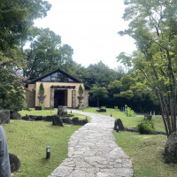 挙式会場までこの道を通って歩きます。
