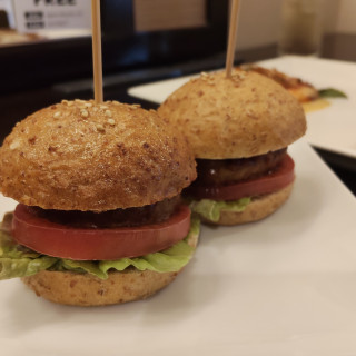 デザートブッフェでミニハンバーガーを出していただきました。