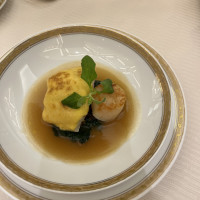 メインの魚料理。ソースが美味しい！