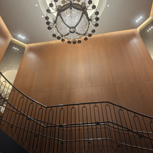 ここのシャンデリアと階段で写真撮る方が多いですね|767516さんの東京會舘の写真(2544403)