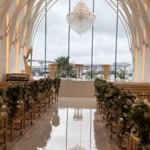 あいにくの大雨でしたが、それでも光がしっかり入るチャペルです|767516さんのララシャンスガーデン東京ベイの写真(2544346)