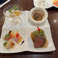 お肉料理。料理は大満足です