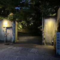 式場の入り口です。目の前にバスを止めてくれました。