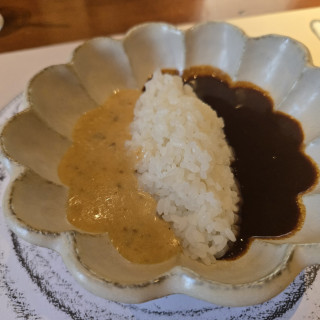 ポルチーニ茸のクリームソースと和牛の黒カレー