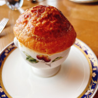 茸とコンソメスープ パイ包み焼き