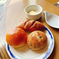 3種のパン ミルクパン 赤ワインとくるみのパンオリーブのパン