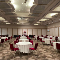 受付兼披露宴までの待ち時間部屋。使われてない披露宴会場だそう
