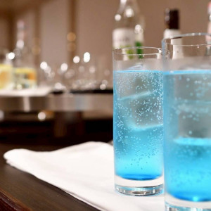 挙式、披露宴間の待ち時間ゲストにはドリンクが振る舞われる|767606さんの品川プリンスホテルの写真(2553298)