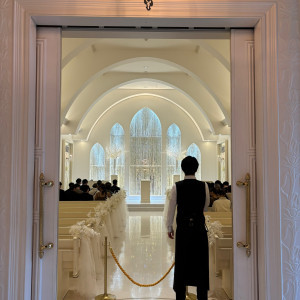 扉外から見たチャペル|767638さんのアーヴェリール迎賓館(姫路)/テイクアンドギヴ・ニーズウェディングの写真(2607437)