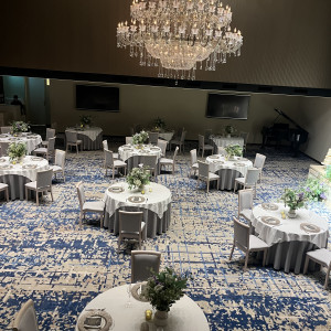 披露宴会場に大きなシャンデリアがあります。|767661さんのザ・ロイヤルダイナスティ大宮(THE ROYAL DYNASTY OMIYA)の写真(2529535)