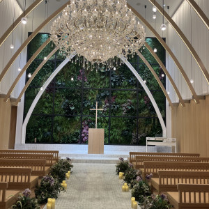 ウェディングドレスが映えるに、少しブラウンのチャペル。|767661さんのザ・ロイヤルダイナスティ大宮(THE ROYAL DYNASTY OMIYA)の写真(2529527)