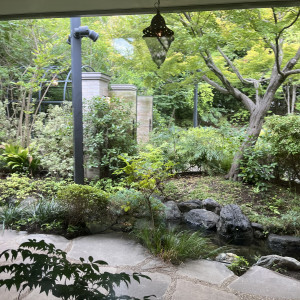 大宮離宮側の庭の前を歩きました。|767661さんのアートグレイス ウエディングシャトーの写真(2529509)