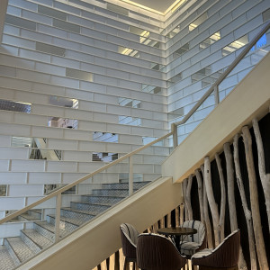 披露宴会場に続く階段|767760さんのラピスコライユ ●BRASSグループの写真(2521374)