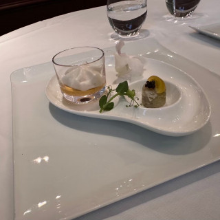 前菜の盛り合わせです。人参のムースが絶品です。