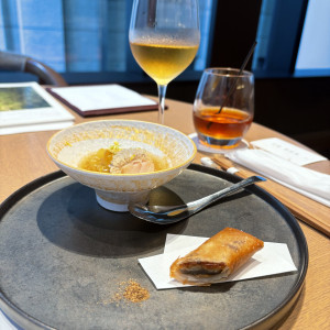 試食、甘鯛の鱗焼　上湯と柚子、一色産鰻の春巻き|767891さんのTHE CONDER HOUSE（ザ・コンダーハウス）の写真(2523777)