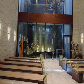 花が上から降る