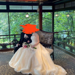 大きな窓から見える庭園が素敵でした。|767953さんのアカガネリゾート京都東山（AKAGANE RESORT KYOTO HIGASHIYAMA）の写真(2521996)