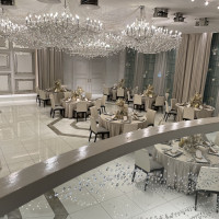 階段の上から披露宴会場