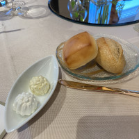 パンは焼きたてでおかわりもいつの間にか持ってきてくれました！
